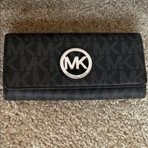 100% Authentic Large Trifold Michael Kors Wallet